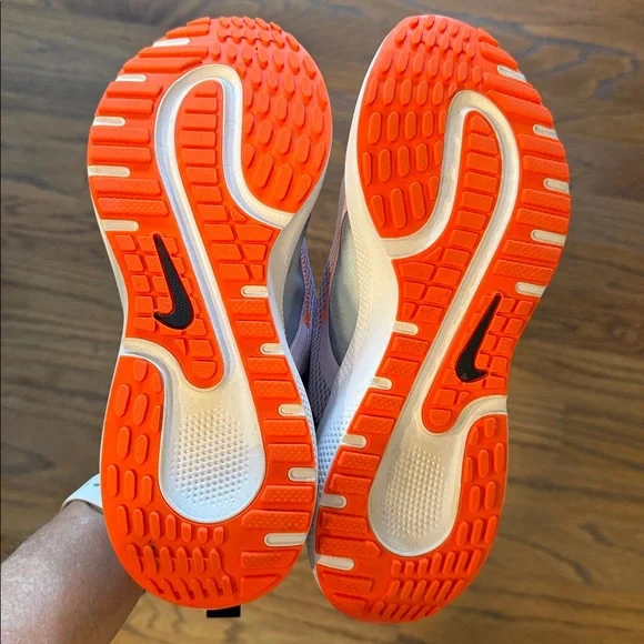 Nike React escape rn running shoes in lavender, light blue, orange and black. - Picture 7 of 9